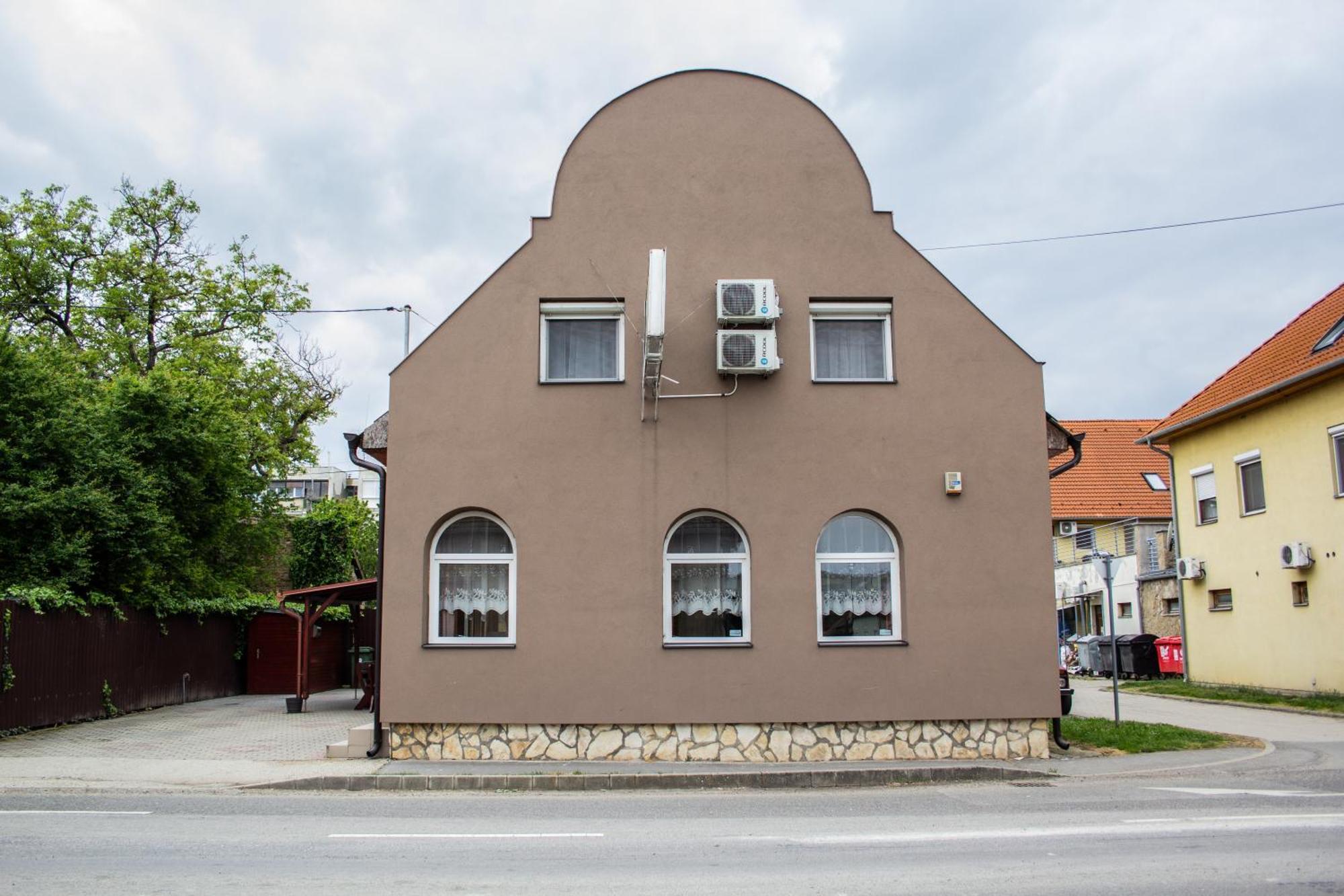 Fitt Maganszallashely Sásd Dış mekan fotoğraf